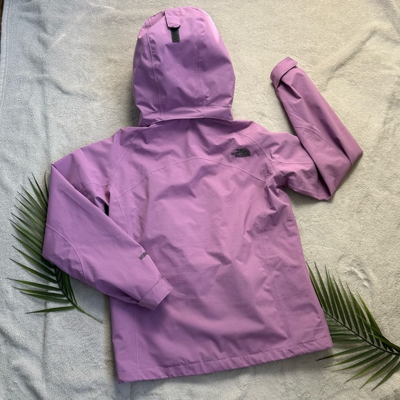 The North Face Women's Purple Jacket - Picture 13 of 15